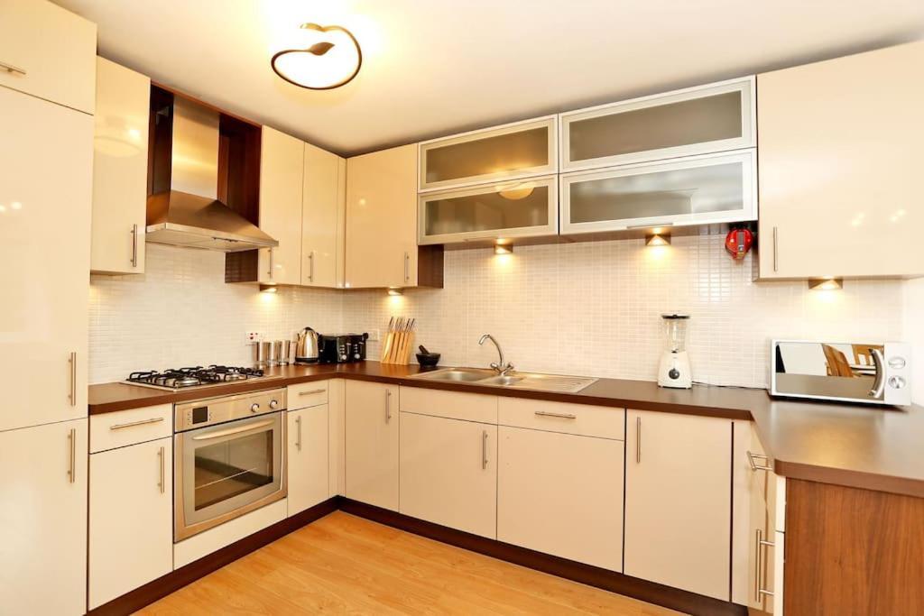 Spacious 4 Bedroom Townhouse Near Scenic Beach & City Centre Aberdeen Dış mekan fotoğraf